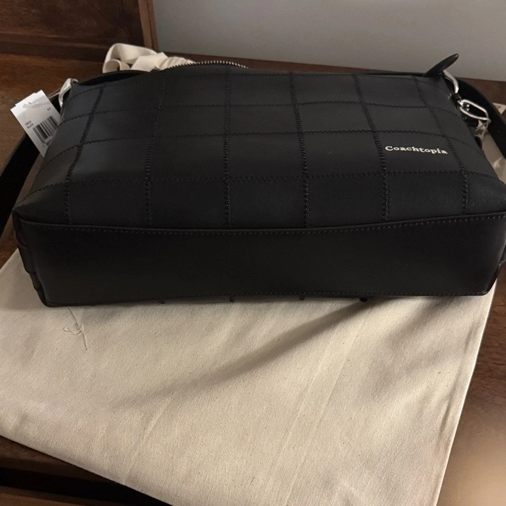 Coachtopia Elegant Black Shoulder Bag - Picture 4 of 6